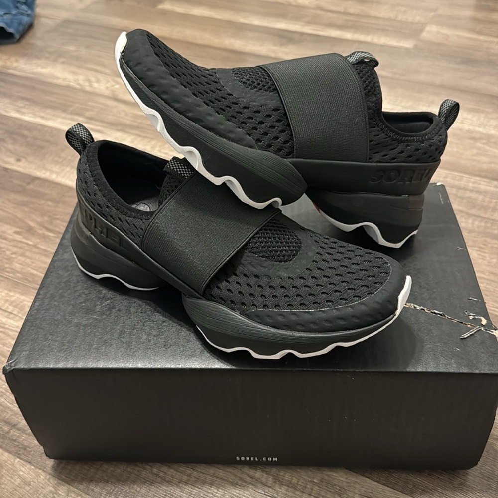 NIB Sorel Kinetic Impact Strap Sneakers